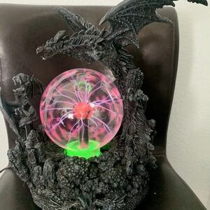 Dark Dragons of the Earth W/ Plasma Ball Statue Dungeon NIB Only Opened To Photo